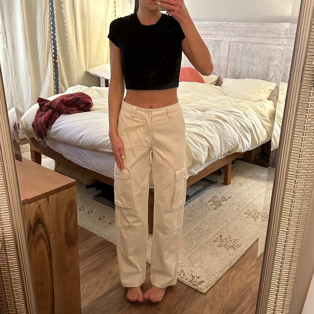 ARITZIA TNA cargo pants, size 2, whisper white, good condition